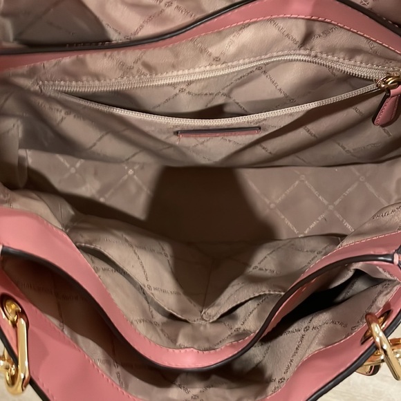 Michael Kors Trisha Large Pebbled Leather Shoulder Bag - Picture 8 of 17